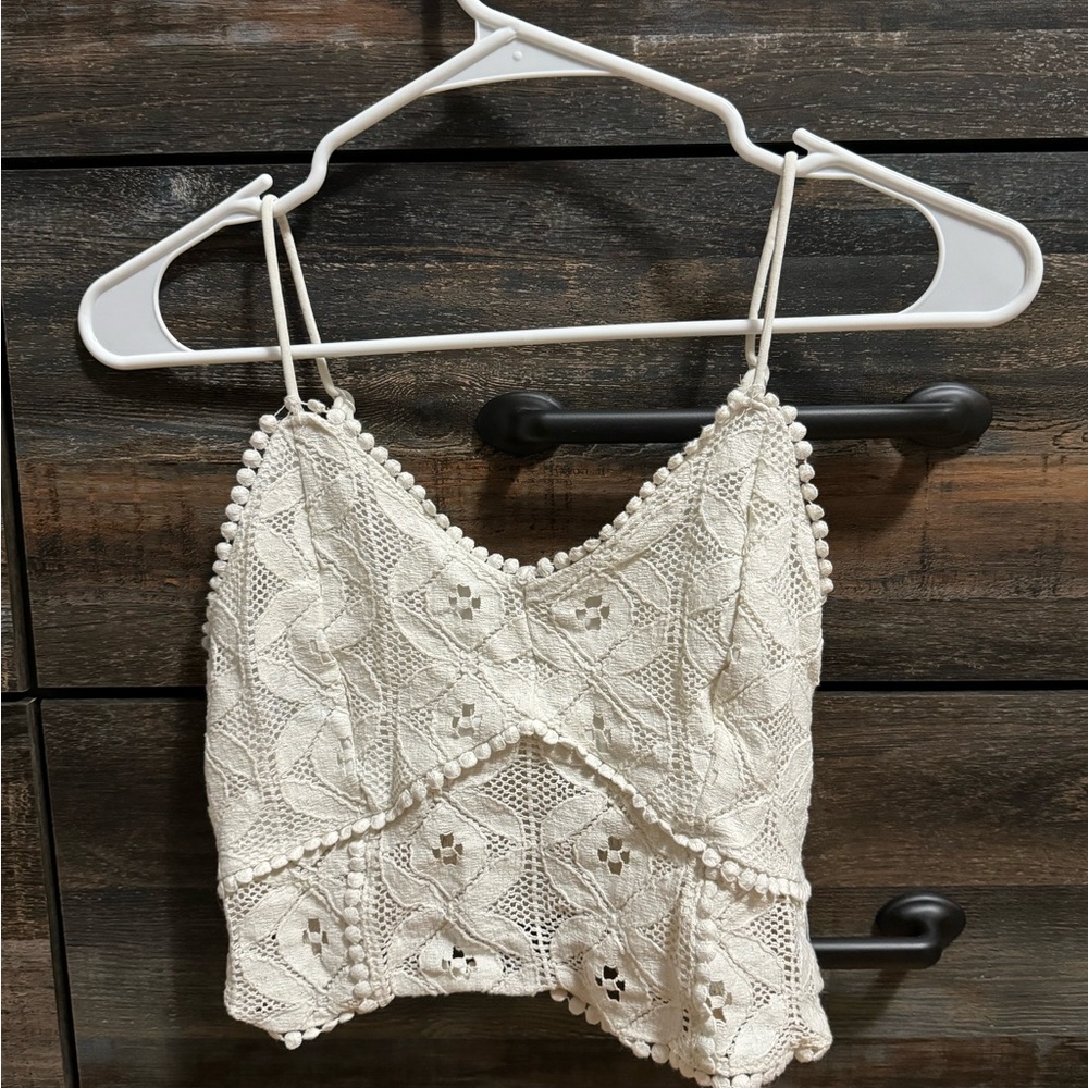 Buckle white lace crop tank